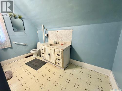 313 Grant Avenue, Hanley, SK - Indoor Photo Showing Bathroom