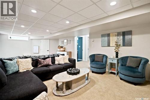 8607 Wascana Gardens Lane, Regina, SK - Indoor Photo Showing Living Room