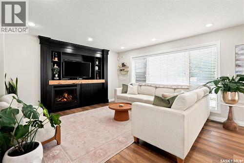 8607 Wascana Gardens Lane, Regina, SK - Indoor Photo Showing Living Room