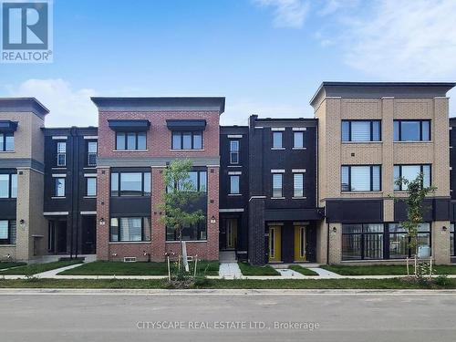 6 MARVIN AVENUE  Oakville, ON L6H 0Z8