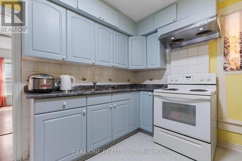 155 Victoria Avenue N, Hamilton, ON - Indoor Photo Showing Kitchen