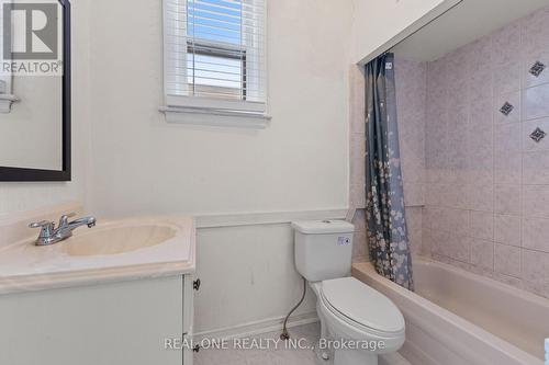 155 Victoria Avenue N, Hamilton, ON - Indoor Photo Showing Bathroom