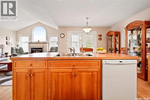 3291 Thames Crescent E, Regina, SK - Indoor Photo Showing Kitchen With Double Sink