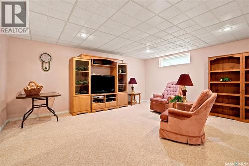 3291 Thames Crescent E, Regina, SK - Indoor