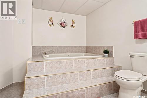 3291 Thames Crescent E, Regina, SK - Indoor Photo Showing Bathroom