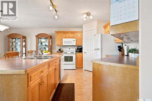 3291 Thames Crescent E, Regina, SK - Indoor Photo Showing Kitchen With Double Sink