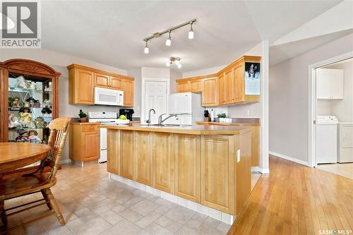 3291 Thames Crescent E, Regina, SK - Indoor Photo Showing Kitchen