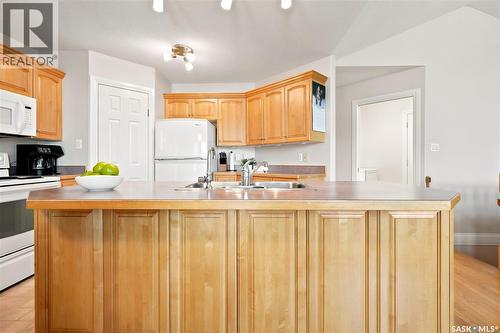 3291 Thames Crescent E, Regina, SK - Indoor Photo Showing Kitchen