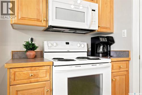 3291 Thames Crescent E, Regina, SK - Indoor Photo Showing Kitchen