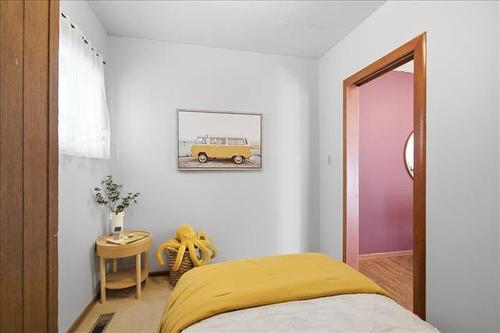 127 Hespeler Ave, Winnipeg, MB - Indoor Photo Showing Bedroom