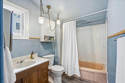 127 Hespeler Ave, Winnipeg, MB - Indoor Photo Showing Bathroom