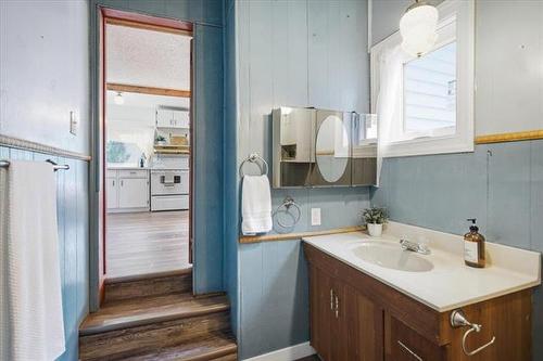 127 Hespeler Ave, Winnipeg, MB - Indoor Photo Showing Bathroom