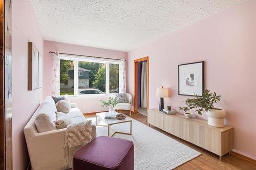 127 Hespeler Ave, Winnipeg, MB - Indoor Photo Showing Living Room
