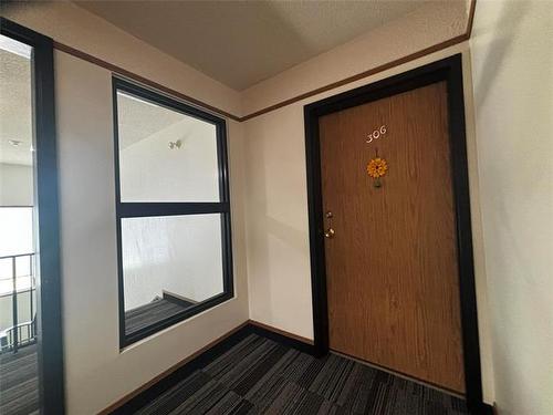 306-92 Fifth St, Beausejour, MB - Indoor Photo Showing Other Room
