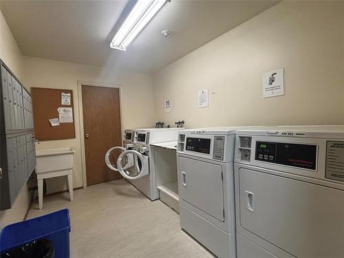 306-92 Fifth St, Beausejour, MB - Indoor Photo Showing Laundry Room
