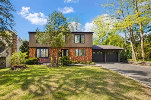 1981 Rue La Corne  Saint-Bruno-De-Montarville, QC J3V 5A1