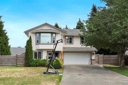 2221 HERON Cres Comox, BC V9M 3Y2