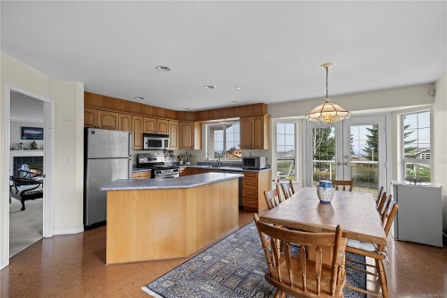 876 Cavin Rd, French Creek, BC 