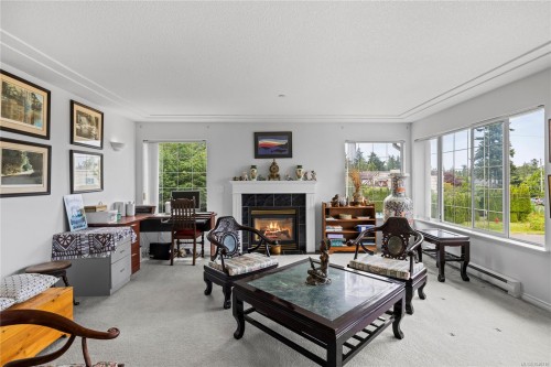 876 Cavin Rd, French Creek, BC 