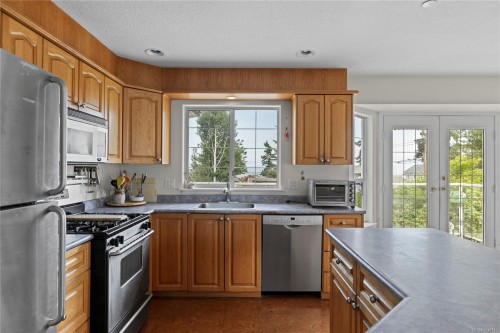 876 Cavin Rd, French Creek, BC 
