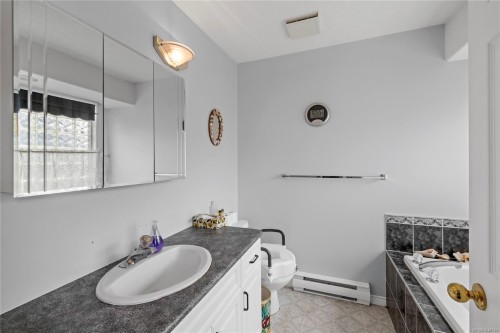876 Cavin Rd, French Creek, BC 