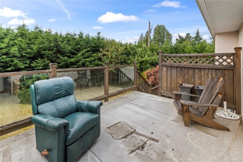 876 Cavin Rd, French Creek, BC 