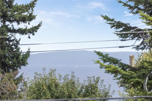 876 Cavin Rd, French Creek, BC 