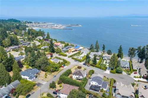 876 Cavin Rd, French Creek, BC 