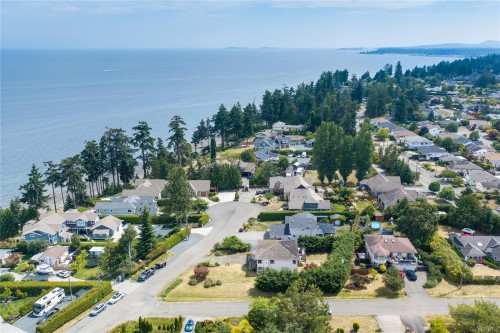 876 Cavin Rd, French Creek, BC 