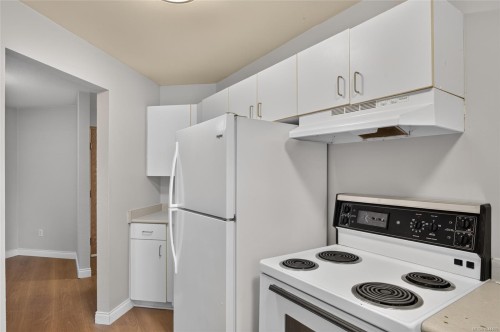 #105-200 Back Rd, Courtenay, BC - Indoor Photo Showing Kitchen