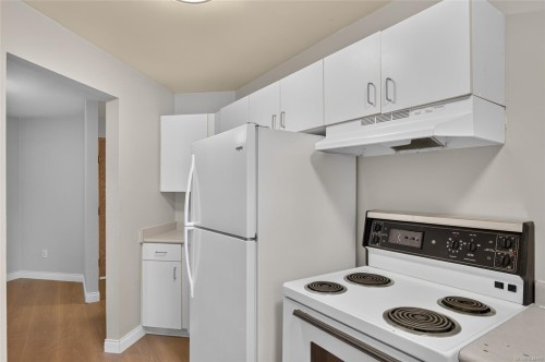 #105-200 Back Rd, Courtenay, BC - Indoor Photo Showing Kitchen