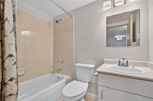 #105-200 Back Rd, Courtenay, BC - Indoor Photo Showing Bathroom
