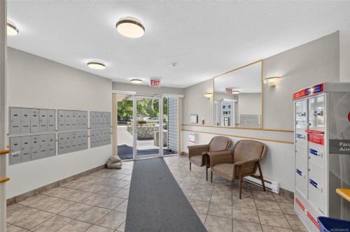 #105-200 Back Rd, Courtenay, BC - Indoor Photo Showing Other Room