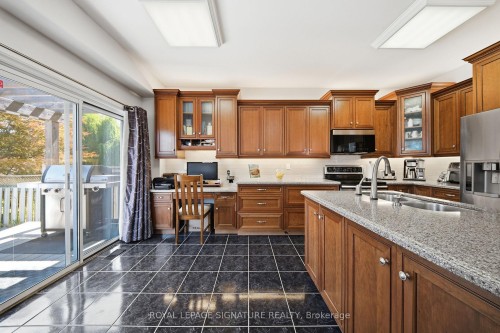 79 Twin Willow Crescent E, Brampton, ON - Indoor Photo Showing Kitchen With Double Sink
