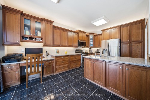 79 Twin Willow Crescent E, Brampton, ON - Indoor Photo Showing Kitchen
