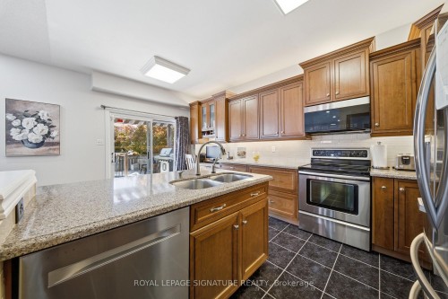 79 Twin Willow Crescent E, Brampton, ON - Indoor Photo Showing Kitchen With Double Sink