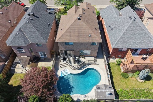 79 Twin Willow Crescent E, Brampton, ON - Outdoor With In Ground Pool With Deck Patio Veranda