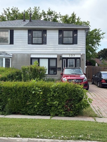 Main/Upper-137 Madoc Drive , Brampton, ON L6V 2A5 2