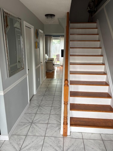 Main/Upper-137 Madoc Drive , Brampton, ON L6V 2A5 3