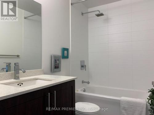 Pho2 - 3600 Highway 7, Vaughan, ON - Indoor Photo Showing Bathroom