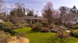 3331 Woodburn Ave Oak Bay, BC V8P 5B8