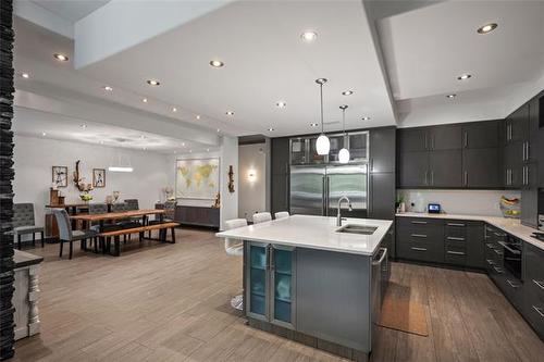 186 Bridgeview Dr, St Clements, MB - Indoor Photo Showing Kitchen With Double Sink With Upgraded Kitchen