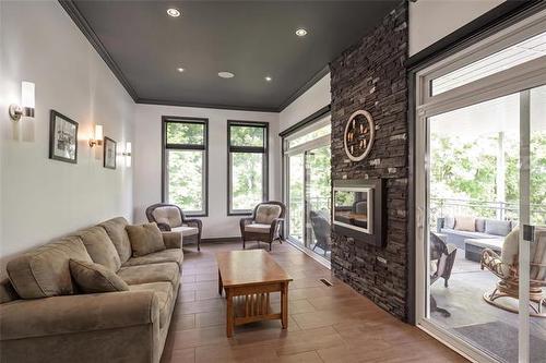 186 Bridgeview Dr, St Clements, MB - Indoor Photo Showing Living Room With Fireplace