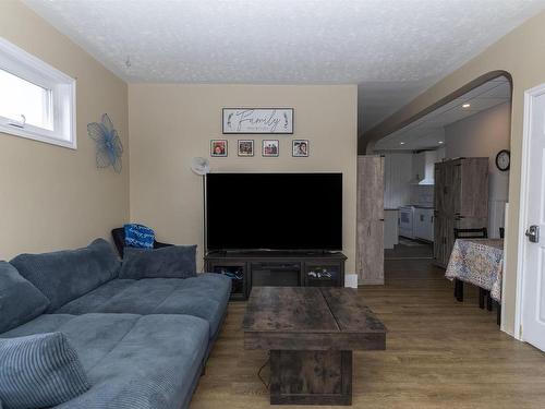 503 Prince Arthur Boulevard, Thunder Bay, ON - Indoor Photo Showing Living Room