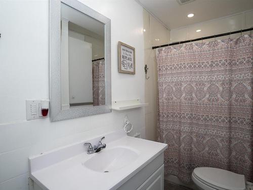 503 Prince Arthur Boulevard, Thunder Bay, ON - Indoor Photo Showing Bathroom