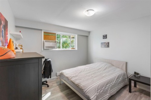 4054 Grange Rd, Saanich, BC 