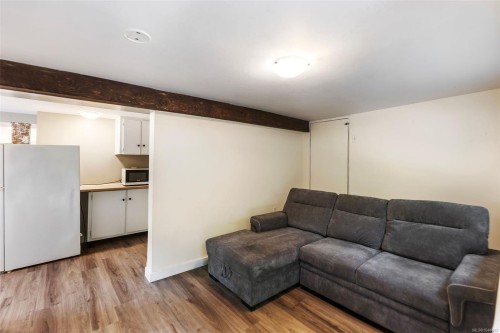 4054 Grange Rd, Saanich, BC 