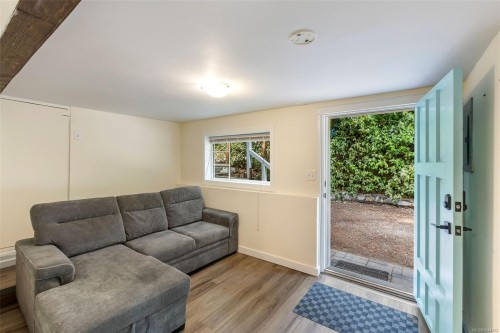 4054 Grange Rd, Saanich, BC 