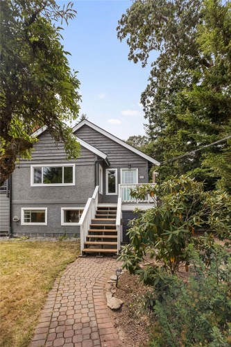 4054 Grange Rd, Saanich, BC 