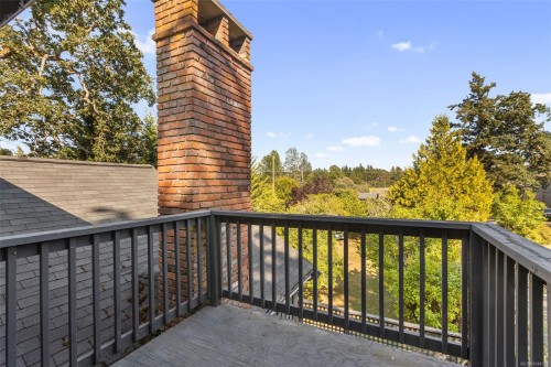 4054 Grange Rd, Saanich, BC 